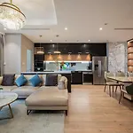Service Luxury Apartment In Vinhomes Landmark Zone