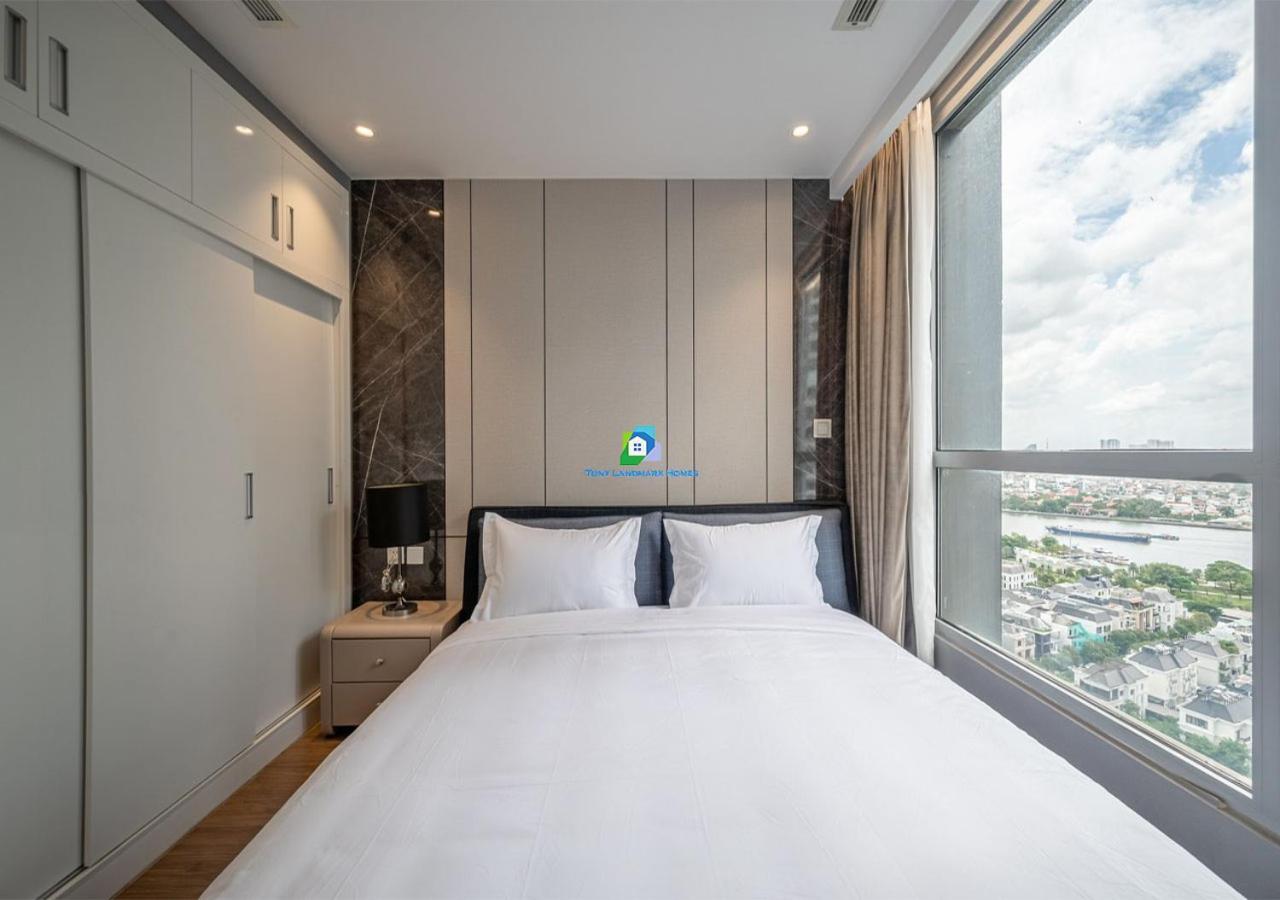 Service Luxury In Vinhomes Landmark Zone