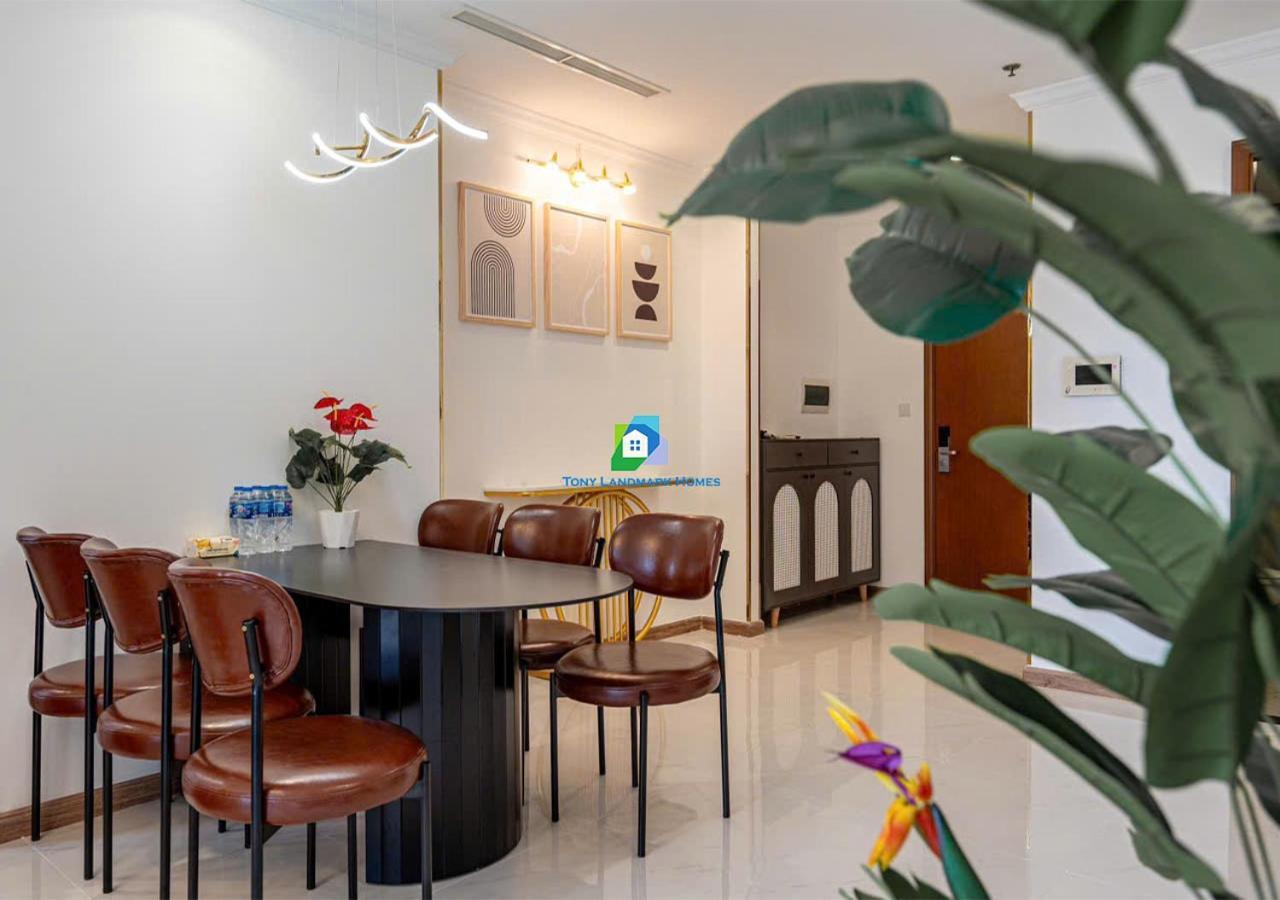 Service Luxury In Vinhomes Landmark Zone *