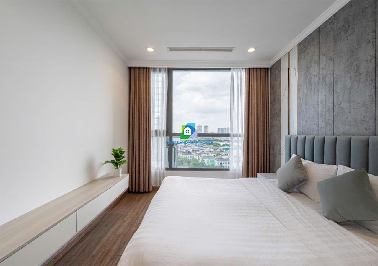 Service Luxury In Vinhomes Landmark Zone *