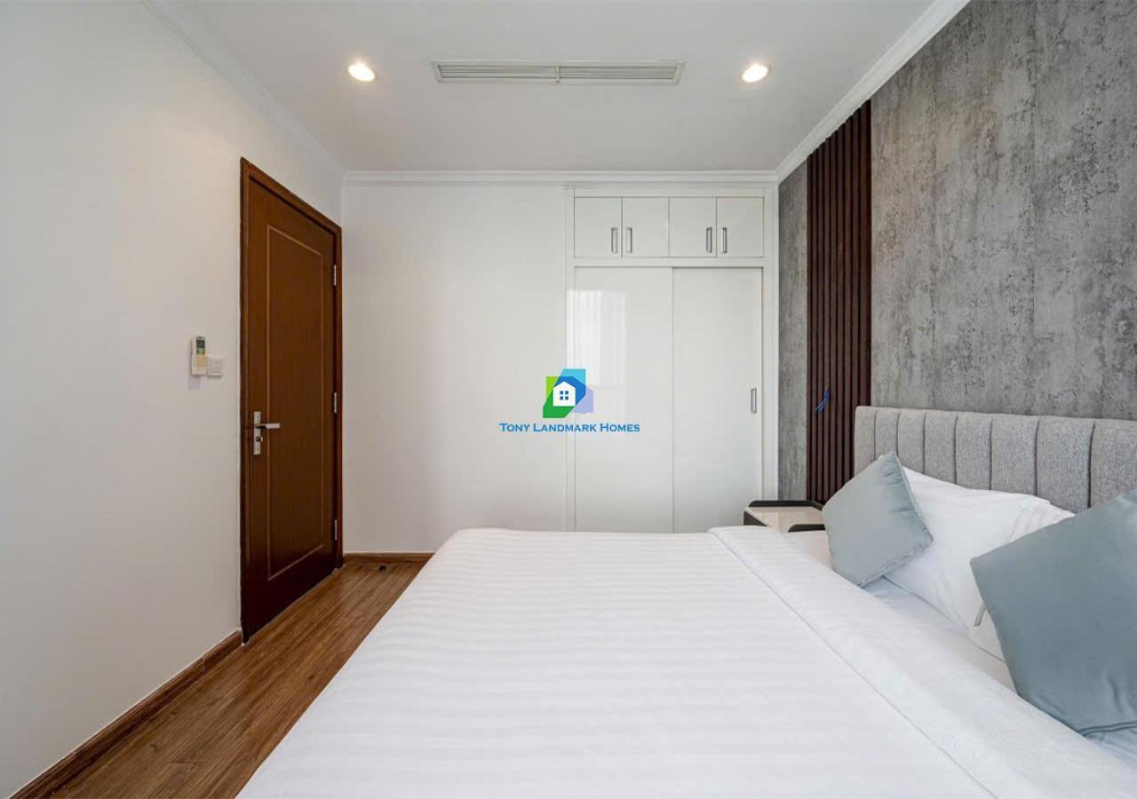 Service Luxury In Vinhomes Landmark Zone *