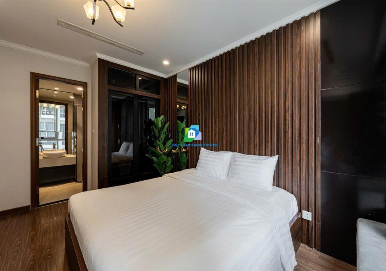 Căn hộ Service Luxury In Vinhomes Landmark Zone *