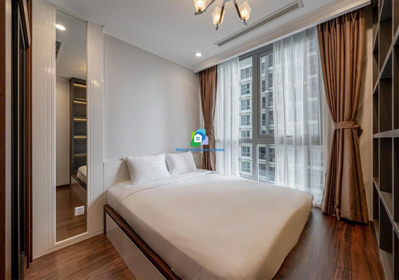 Căn hộ Service Luxury In Vinhomes Landmark Zone *